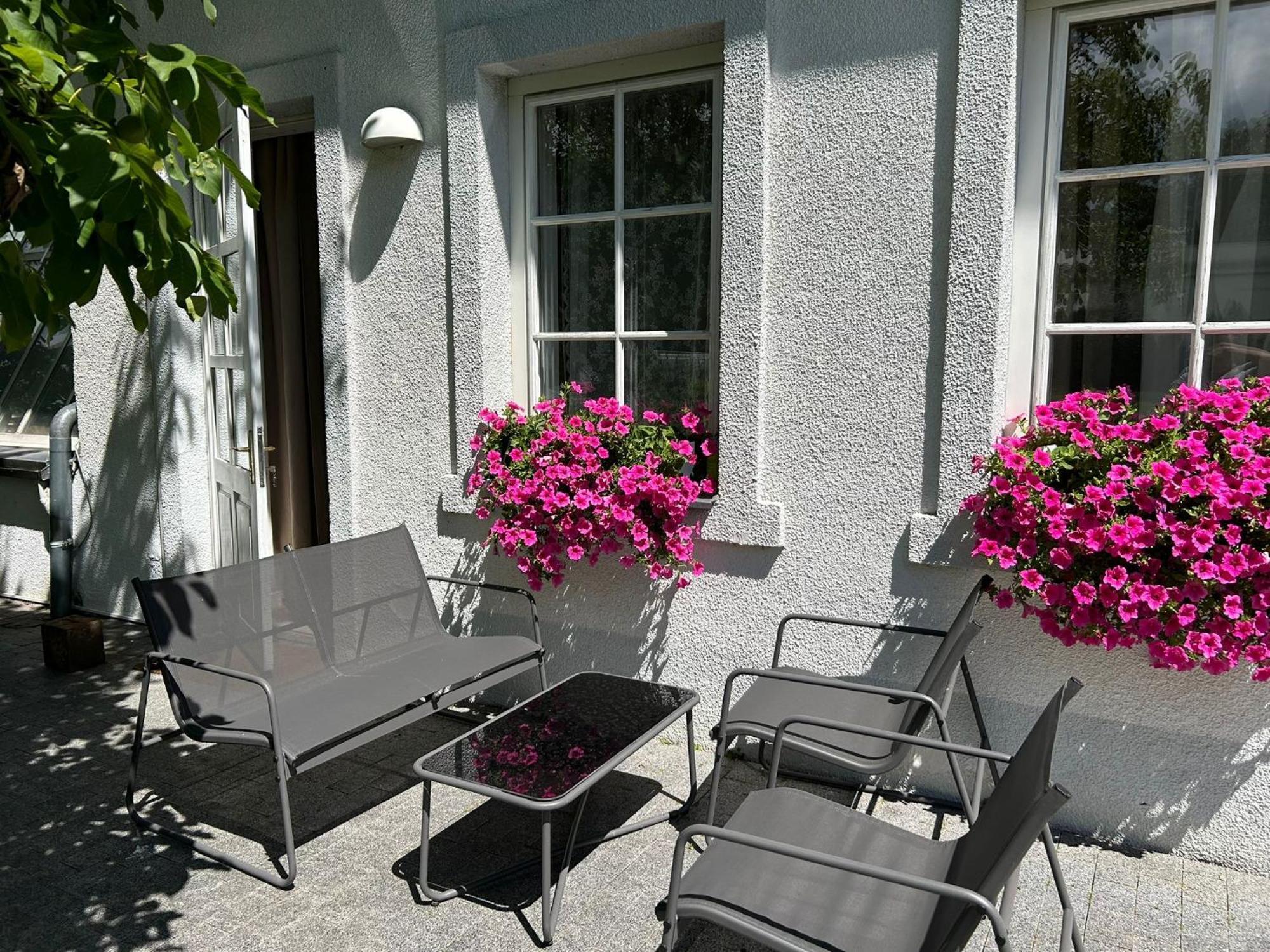 Apartment Mit Gartenblick Und Terrasse Baden Exterior photo